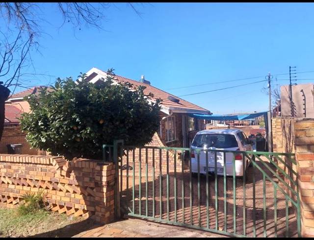 3 BEDROOM HOUSE FOR SALE IN LENASIA SOUTH